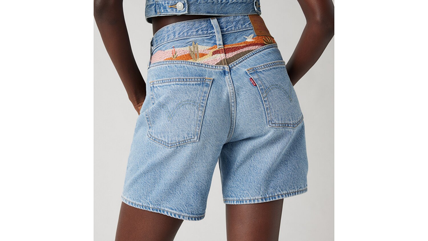 501® Mid Thigh Kadın Jean Şort