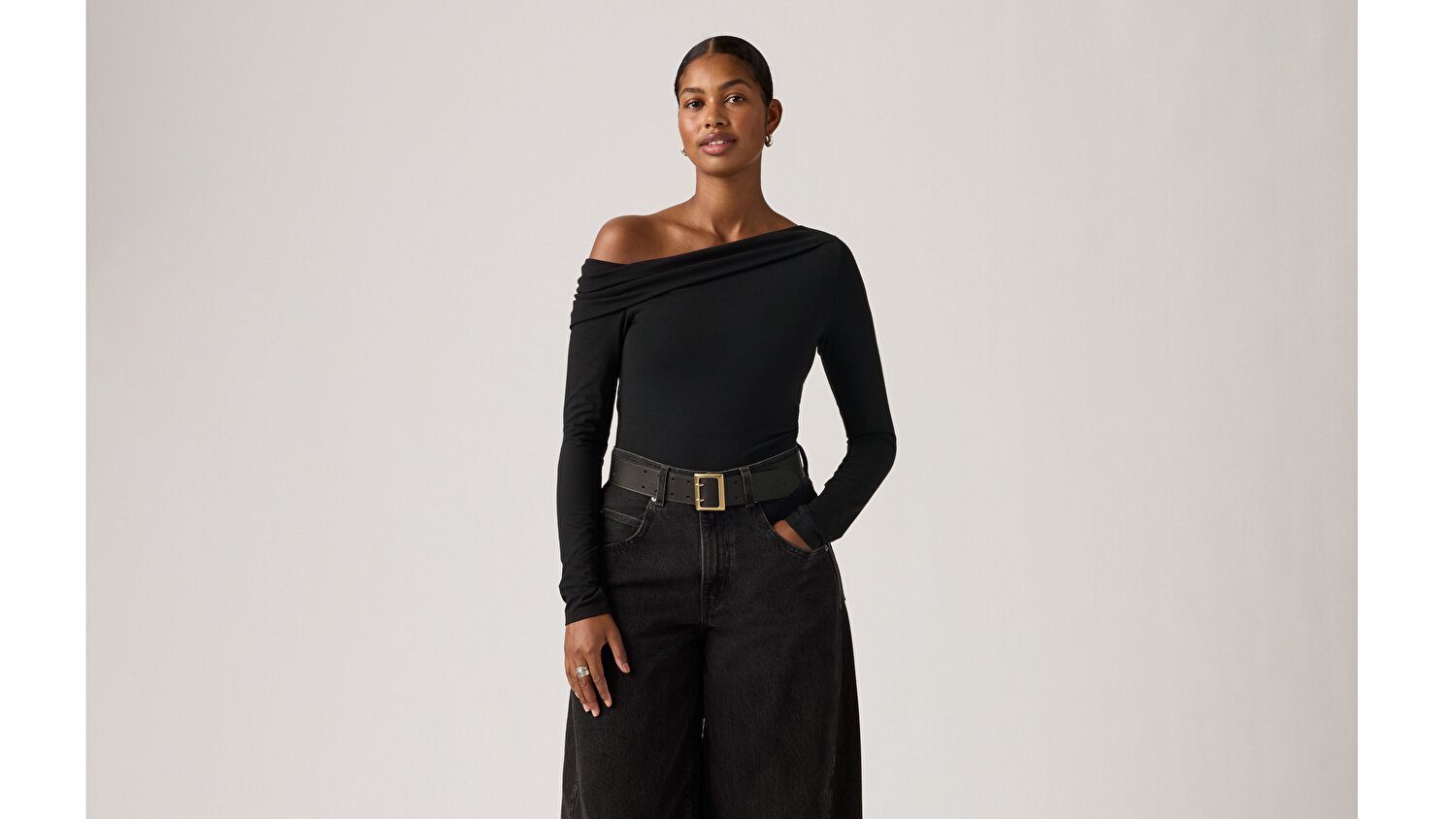 Clara Düşük Omuz Uzun Kollu Üst