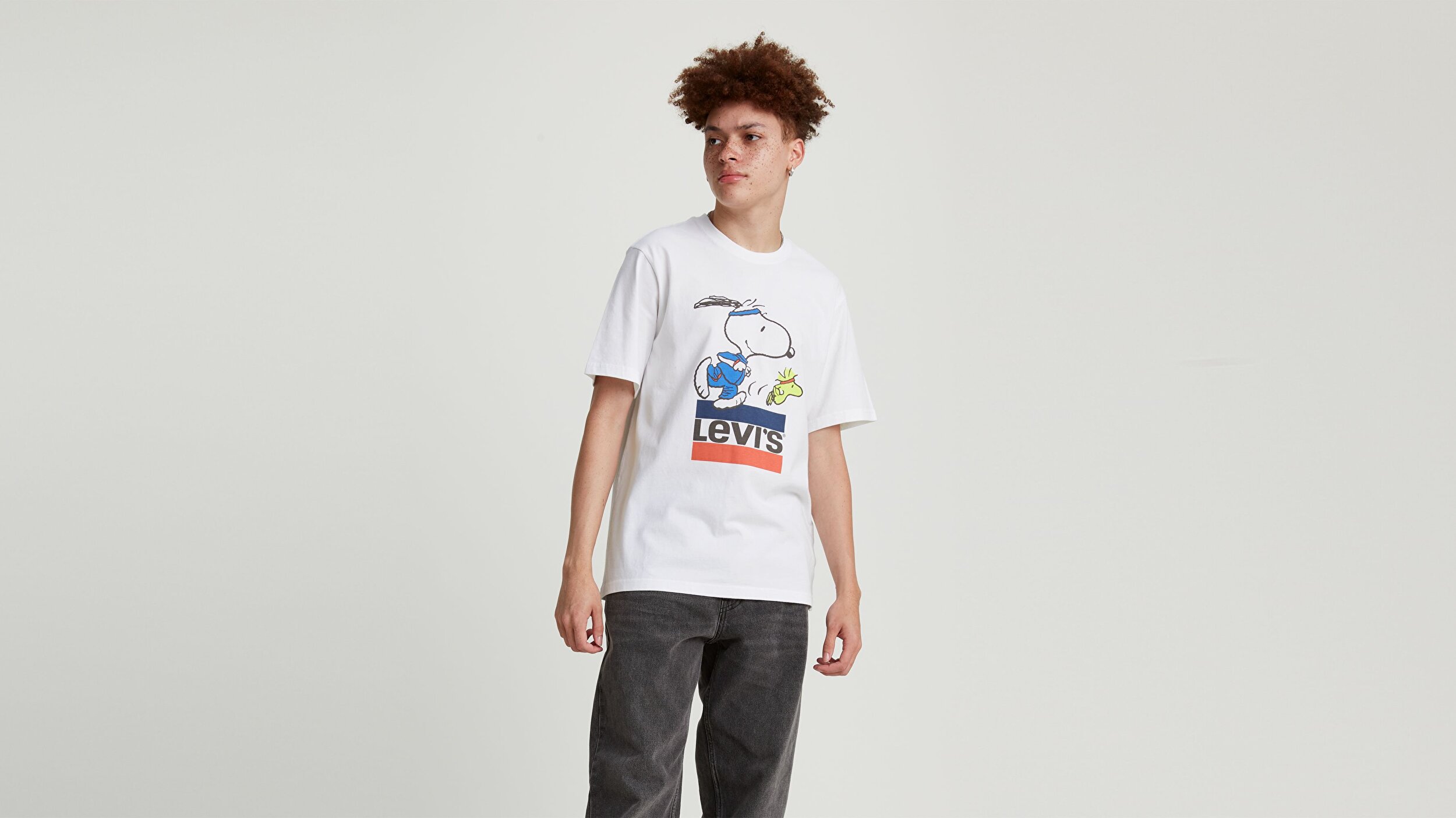 Levi S Ss Relaxed Fit Tee Logo Torch Snoopy Beyaz Erkek Tisort Beyaz Levis