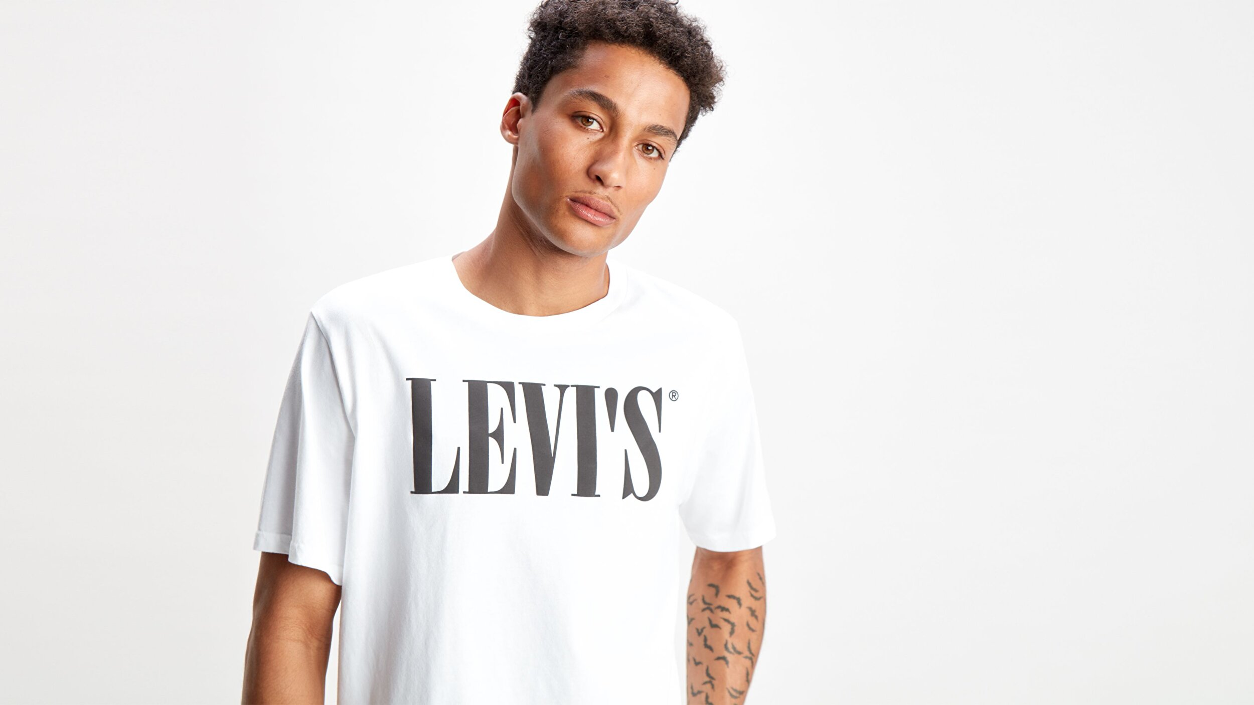 Levi S Relaxed Graphic Tee 90 S Serif Beyaz Erkek Tisort Beyaz Levis